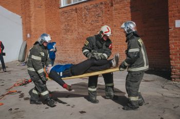 В Екатеринбурге определили лучшую команду по проведению аварийно спасательных работ при ДТП в 2026 году В Екатеринбурге определили лучшую команду по проведению аварийно спасательных работ при ДТП в 2026 году