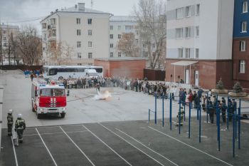 В Уральском институте ГПС МЧС России прошёл масштабный день открытых дверей: учебное заведение посетили более 500 потенциальных абитуриентов В Уральском институте ГПС МЧС России прошёл масштабный день открытых дверей: учебное заведение посетили более 500 потенциальных абитуриентов