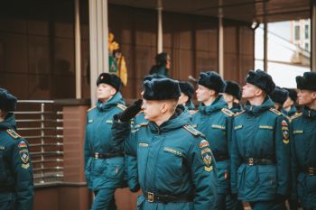 В институте прошло еженедельное утреннее построение