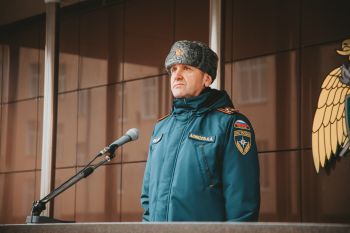 В институте прошло еженедельное утреннее построение