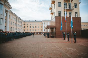 В институте прошло еженедельное утреннее построение