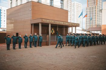 В институте прошло еженедельное утреннее построение