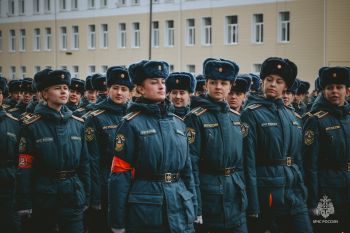 Слаженность шага и единство цели: парадный расчёт Уральского института ГПС МЧС России провел первую совместную тренировку с силовыми структурами Екатеринбургского гарнизона