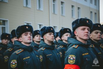 Слаженность шага и единство цели: парадный расчёт Уральского института ГПС МЧС России провел первую совместную тренировку с силовыми структурами Екатеринбургского гарнизона