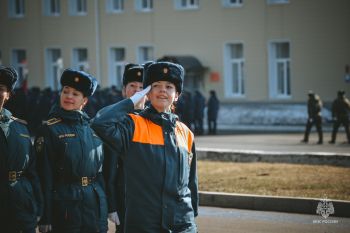 Слаженность шага и единство цели: парадный расчёт Уральского института ГПС МЧС России провел первую совместную тренировку с силовыми структурами Екатеринбургского гарнизона