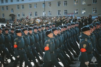 Слаженность шага и единство цели: парадный расчёт Уральского института ГПС МЧС России провел первую совместную тренировку с силовыми структурами Екатеринбургского гарнизона