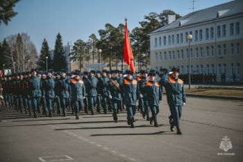 Слаженность шага и единство цели: парадный расчёт Уральского института ГПС МЧС России провел первую совместную тренировку с силовыми структурами Екатеринбургского гарнизона Слаженность шага и единство цели: парадный расчёт Уральского института ГПС МЧС России провел первую совместную тренировку с силовыми структурами Екатеринбургского гарнизона