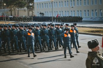 Слаженность шага и единство цели: парадный расчёт Уральского института ГПС МЧС России провел первую совместную тренировку с силовыми структурами Екатеринбургского гарнизона