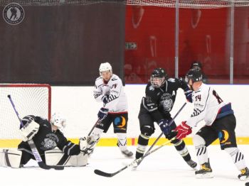 «Только „Мечта“ важнее победы»: как хоккейная команда «Огненный щит» взяла бронзу в Ночной хоккейной лиге