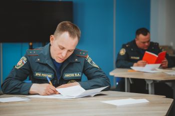 Сдача государственного экзамена слушателями и студентами Уральского института ГПС МЧС России