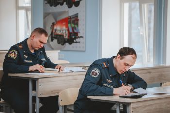 Сдача государственного экзамена слушателями и студентами Уральского института ГПС МЧС России