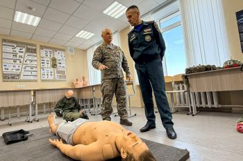 Укрепляя межведомственные связи: начальник Уральского института ГПС МЧС России Алексей Аникеев обсудил с директором филиала Центра «Воин» Сергеем Платуновым вопросы сетевого обучения и подготовки кадров