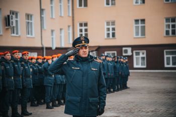 В институте прошло еженедельное утреннее построение