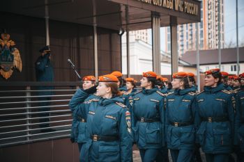 В институте прошло еженедельное утреннее построение