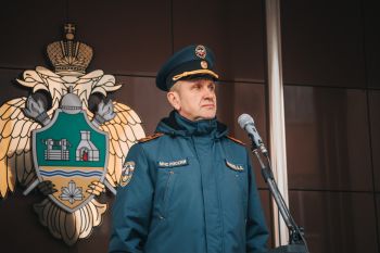 В институте прошло еженедельное утреннее построение