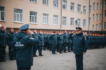 В институте прошло еженедельное утреннее построение