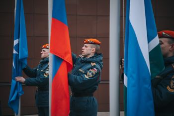 В институте прошло еженедельное утреннее построение