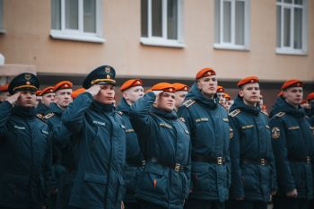 В институте прошло еженедельное утреннее построение