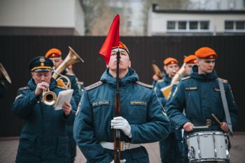 В институте прошло еженедельное утреннее построение