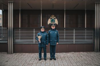 В институте прошло еженедельное утреннее построение