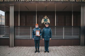 В институте прошло еженедельное утреннее построение