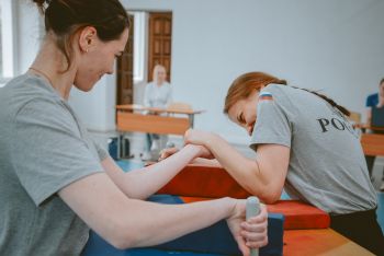 Стальной характер: итоги соревнований по армрестлингу