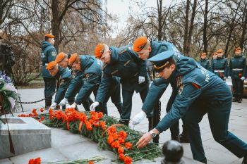 В Екатеринбурге личный состав нашего института принял участие в памятном мероприятии, посвященном 40-летию со дня катастрофы на Чернобыльской АЭС