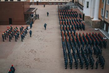 В институте прошло еженедельное утреннее построение