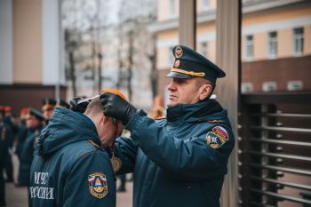 В институте прошло еженедельное утреннее построение
