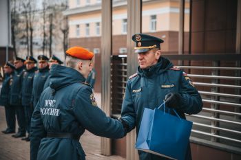 В институте прошло еженедельное утреннее построение