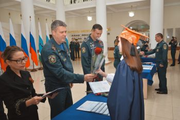 В Уральском институте ГПС МЧС России состоялся выпуск слушателей и студентов заочной формы обучения