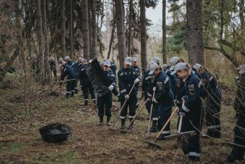Курсанты нашего института внесли вклад в благоустройство Екатеринбурга: субботник в дендропарке и на территории института