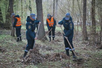 Курсанты нашего института внесли вклад в благоустройство Екатеринбурга: субботник в дендропарке и на территории института