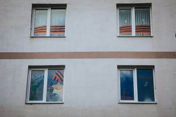 Личный состав Уральского института ГПС МЧС России участвует в акциях «Георгиевская лента» и «Окна Победы»