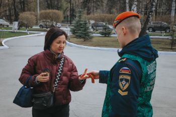 Личный состав Уральского института ГПС МЧС России участвует в акциях «Георгиевская лента» и «Окна Победы»