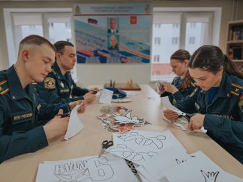 Личный состав Уральского института ГПС МЧС России участвует в акциях «Георгиевская лента» и «Окна Победы»