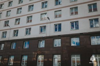 Личный состав Уральского института ГПС МЧС России участвует в акциях «Георгиевская лента» и «Окна Победы»