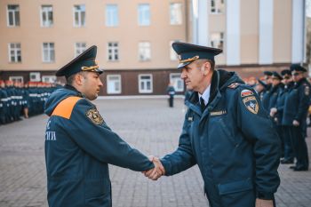Торжественное построение в Уральском институте ГПС МЧС России в честь Дня пожарной охраны России