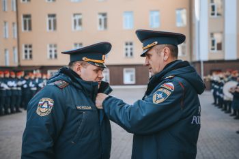 Торжественное построение в Уральском институте ГПС МЧС России в честь Дня пожарной охраны России