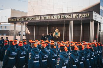 Торжественное построение в Уральском институте ГПС МЧС России в честь Дня пожарной охраны России