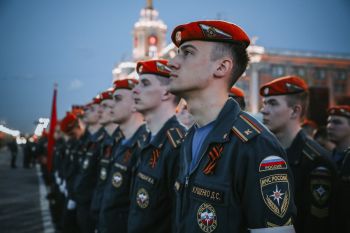 Парадный расчет института принял участие в ночной тренировке