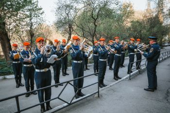 В преддверии Дня Победы начальник института поздравил ветерана Великой Отечественной войны Кузнецову Софью Петровну