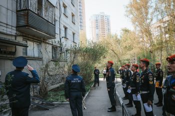 В преддверии Дня Победы начальник института поздравил ветерана Великой Отечественной войны Кузнецову Софью Петровну