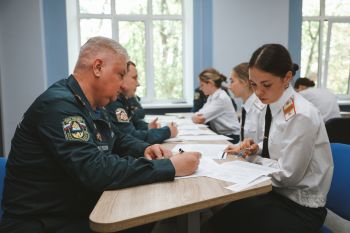 Проверка знаний перед новым этапом жизни: выпускники Уральского института ГПС МЧС России сдают государственный экзамен