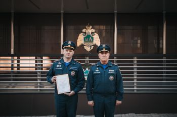 В институте прошло еженедельное утреннее построение