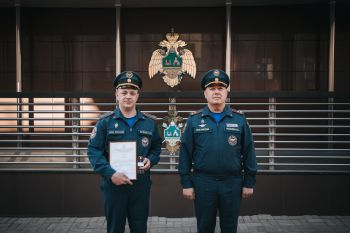 В институте прошло еженедельное утреннее построение
