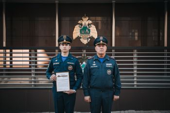 В институте прошло еженедельное утреннее построение