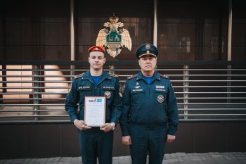 В институте прошло еженедельное утреннее построение