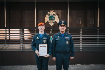 В институте прошло еженедельное утреннее построение