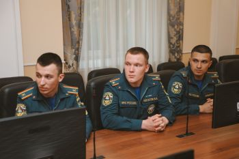 Начальник ГУ МЧС России по ХМАО-Югре встретился с выпускниками Уральского института ГПС МЧС России Начальник ГУ МЧС России по ХМАО-Югре встретился с выпускниками Уральского института ГПС МЧС России